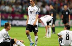 Bei den deutschen Nationalspielern Holger Badstuber, Philipp Lahm und Mesut Özil (l-r) herrschte Fassungslosigkeit. Foto: Oli