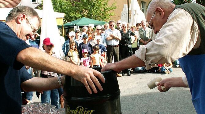 Auftakt im Schlosshof: Am Wochenende wird das Großengstinger Dorffest zum 20. Mal gefeiert. ARCHIVFOTO: LEIPPERT