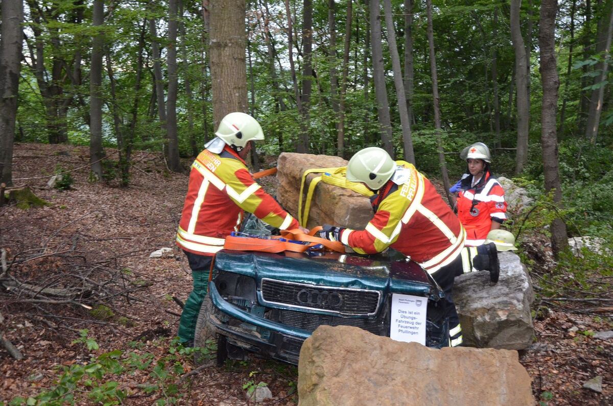 Feuerwehrübung unterhalb der Wanne