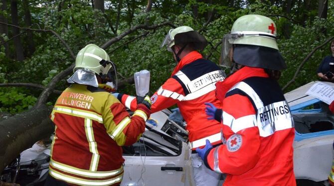 Feuerwehrübung unterhalb der Wanne