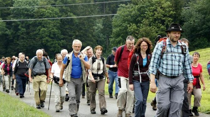 Wandern kann auch eine sportliche Herausforderung sein: Fünfzig Teilnehmer haben die 24-Stunden-Tour von Zwiefalten nach Pfullin