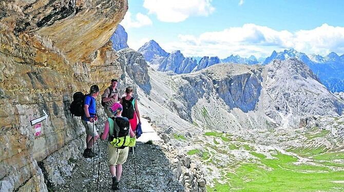 Bei der GEA-Wanderreise in bewährter Zusammenarbeit mit dem Deutsche Alpenverein (DAV) erlebten knapp 50 GEA-Leser die beeindruckende Berglandschaft der Sextener Dolomiten mit ihren gewaltigen Felsformationen.