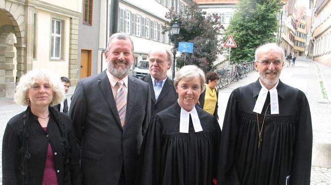 Marie-Luise Kling-de Lazzer geht nach 17 Amtsjahren als Dekanin in Ruhestand. Prälat Christian Rose (rechts), Martin Beck, Vorsi