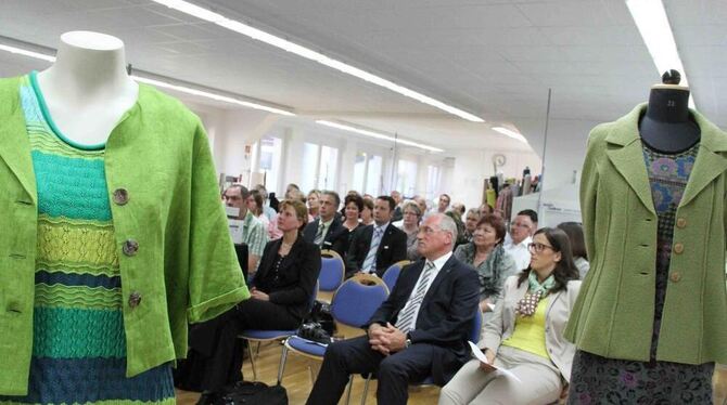 Vierzig Sonnenbühler Unternehmer setzten sich auf Initiative der IHK mit dem Thema Textilindustrie auseinander. FOTO: LEUSCHKE