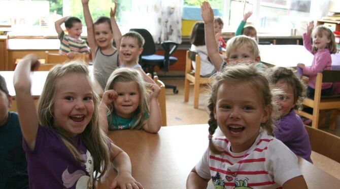 Sichtlich Spaß haben diese Buben und Mädchen im evangelischen Kindergarten Berg in Großengstingen. FOTO: LEIPPERT