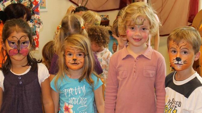 In Fabelwesen ließen sich Kinder in der Schminkecke beim Fest des Kindergruppenvereins in Wannweil verwandeln.  FOTO: RILLING