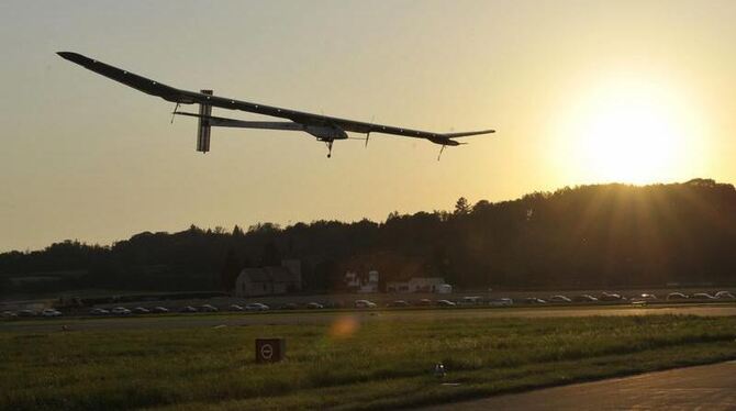 Nach einer zwei Monate langen Reise über 6000 Kilometer auf zwei Kontinenten kehrt das Sonnenenergie-Flugzeug in die Westschw