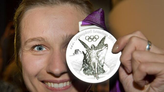 Der Silbermedaille von Degenfechterin Britta Heidemann soll weiteres Edelmetall für Deutschland folgen. Foto: Peter Kneffel