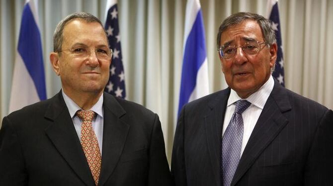 Israels Verteidigungsminister Ehud Barak (l.) im Gespräch mit seinem US-Kollegen Leon Panetta. Foto: Gali Tibbon