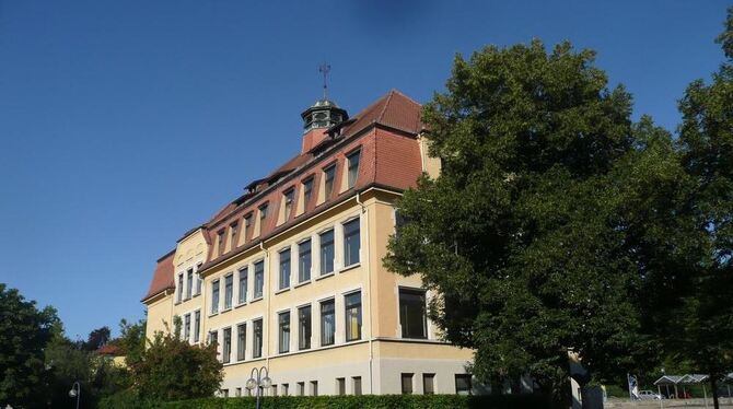 Die Siebenkelternschule hieß früher Hindenburgschule und diente den Nazis dazu, ihr Gedankengut schon an Kinder weiterzugeben. F