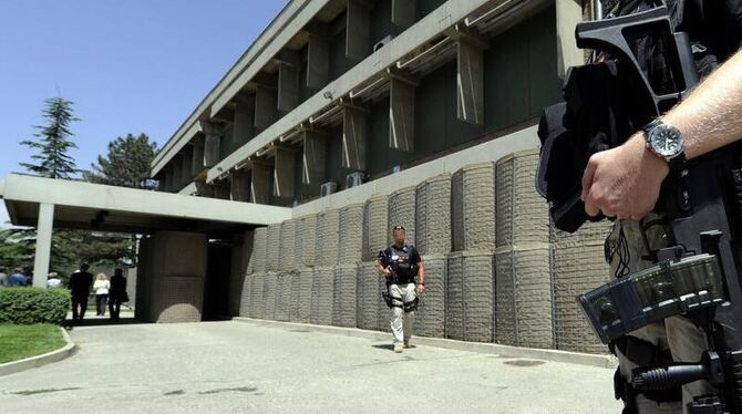 Stark gesichert - die Deutsche Botschaft in Kabul. Foto: Maurizio Gambarini