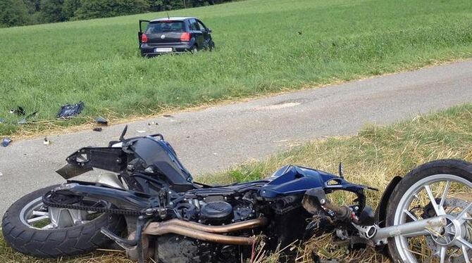 Die Motorradfahrerin stürzte und erlitt schwerste Verletzungen.