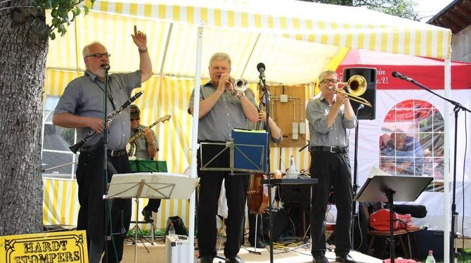 Gut gelaunt spielen die »Hardt Stompers« jede Menge Jazz-Klassiker und begeistern damit das Publikum.  FOTO: WAIBLINGER