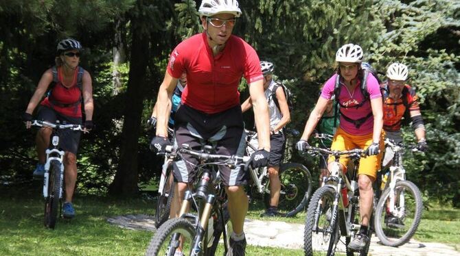 Völlig begeistert waren Mountainbiker aus ganz Deutschland von der Alb-Landschaft. Startpunkt war die Eninger Weide. FOTO: LEIST