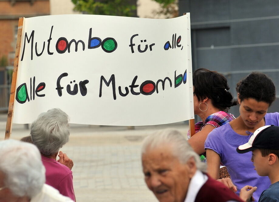 Demonstration für Pfarrer Archille Mutombo