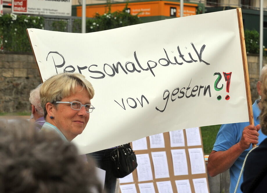 Demonstration für Pfarrer Archille Mutombo