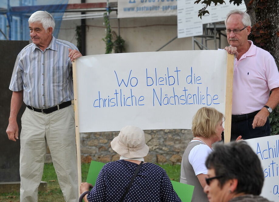 Demonstration für Pfarrer Archille Mutombo