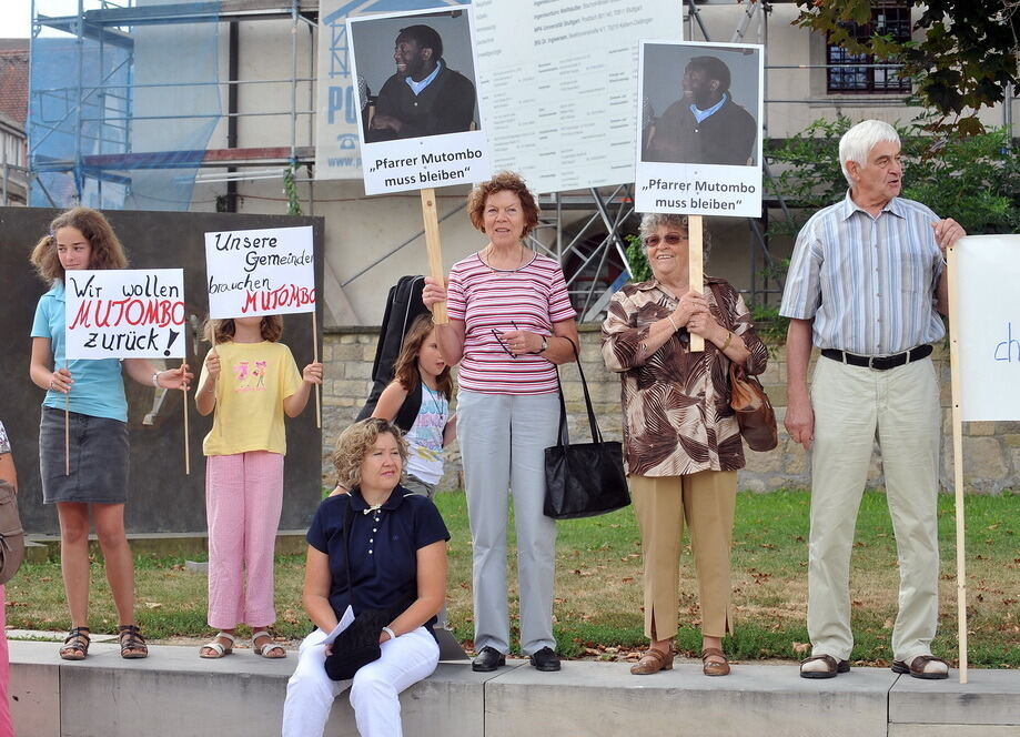 Demonstration für Pfarrer Archille Mutombo