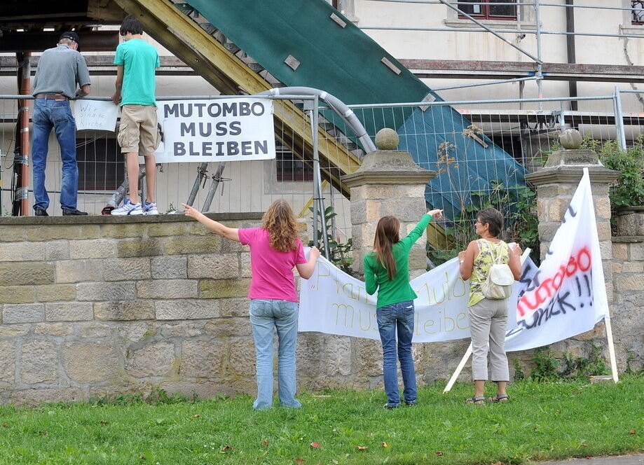 Demonstration für Pfarrer Archille Mutombo