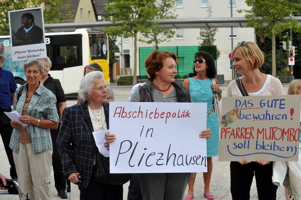 Demonstration für Pfarrer Archille Mutombo