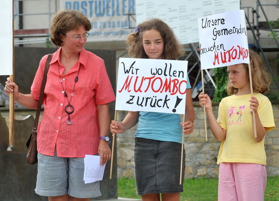 Demonstration für Pfarrer Archille Mutombo