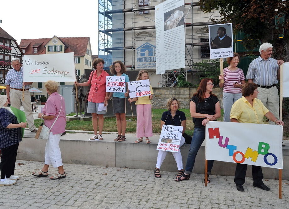 Demonstration für Pfarrer Archille Mutombo