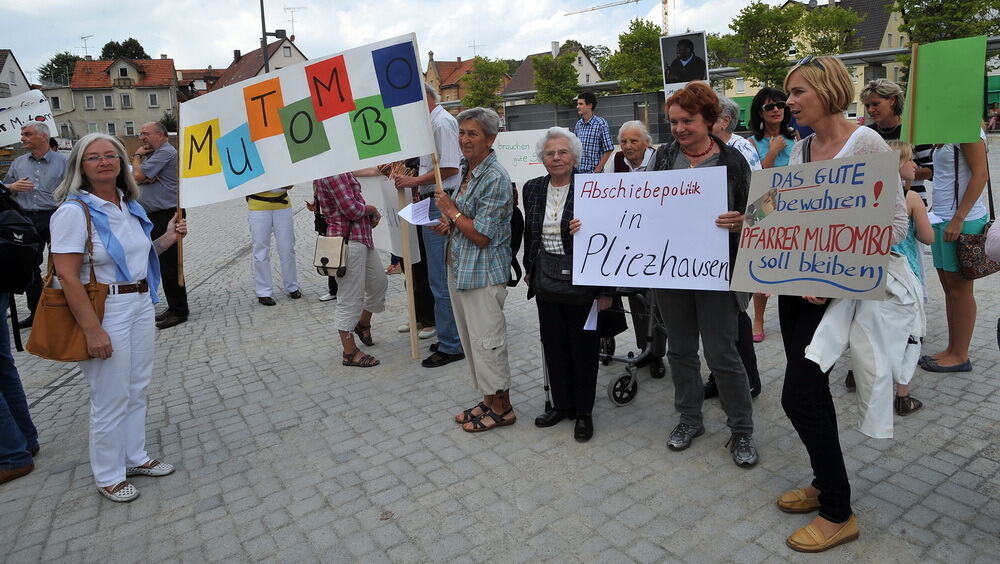 Demonstration für Pfarrer Archille Mutombo