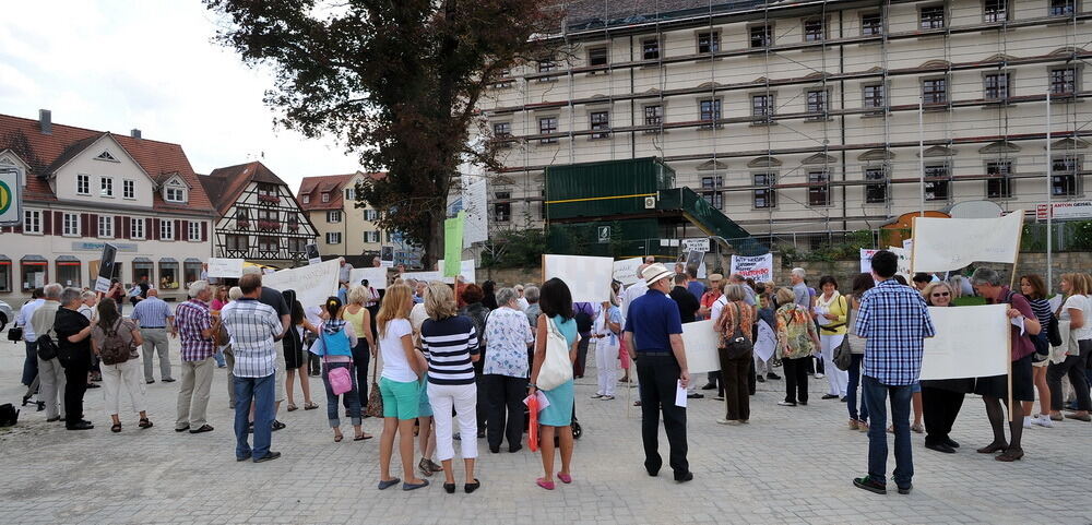 Demonstration für Pfarrer Archille Mutombo