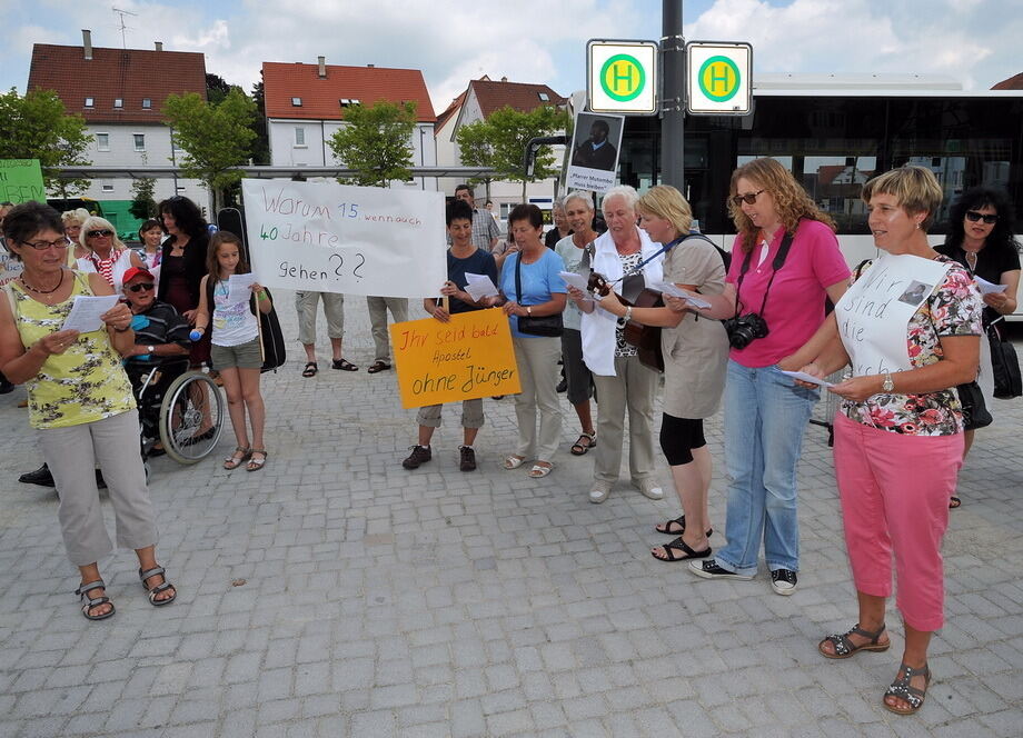 Demonstration für Pfarrer Archille Mutombo