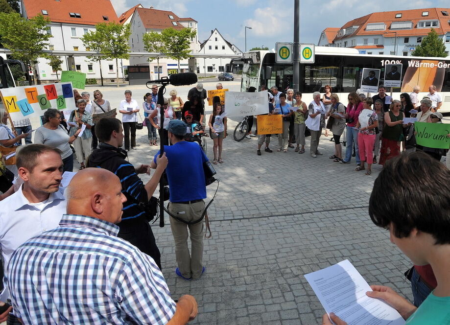 Demonstration für Pfarrer Archille Mutombo