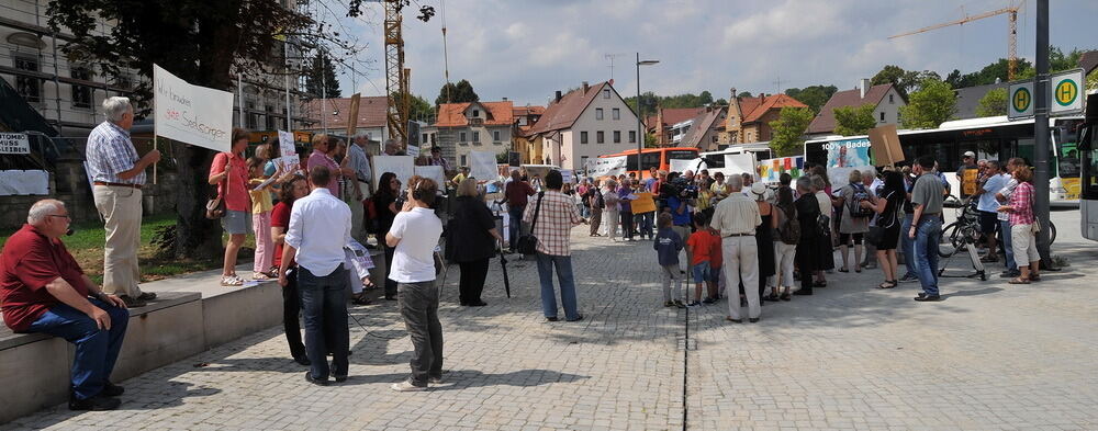 Demonstration für Pfarrer Archille Mutombo