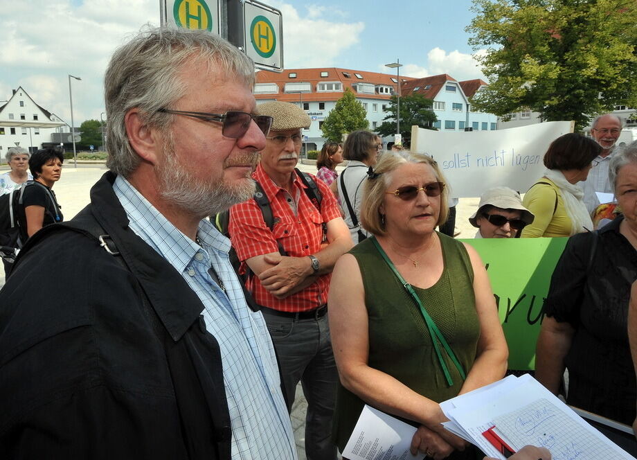 Demonstration für Pfarrer Archille Mutombo