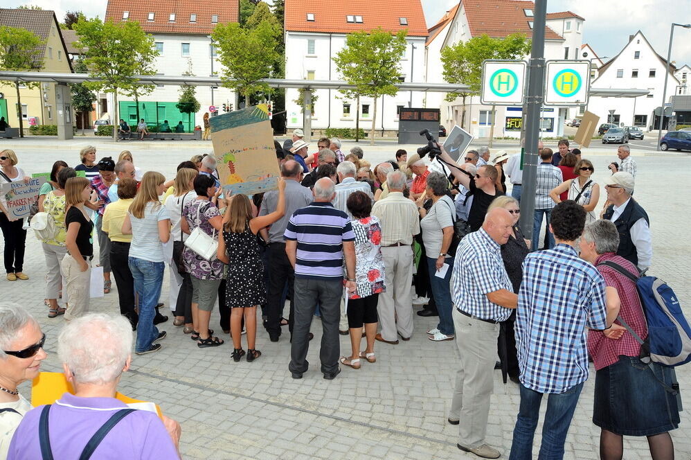 Demonstration für Pfarrer Archille Mutombo