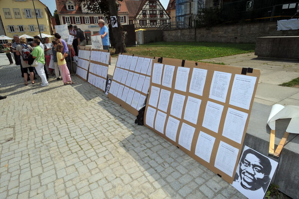 Demonstration für Pfarrer Archille Mutombo