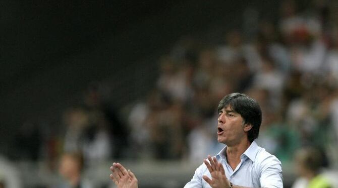 Bundestrainer Joachim Löw versuchte seine Mannschaft zu beruhigen. Foto: Fredrik von Erichsen