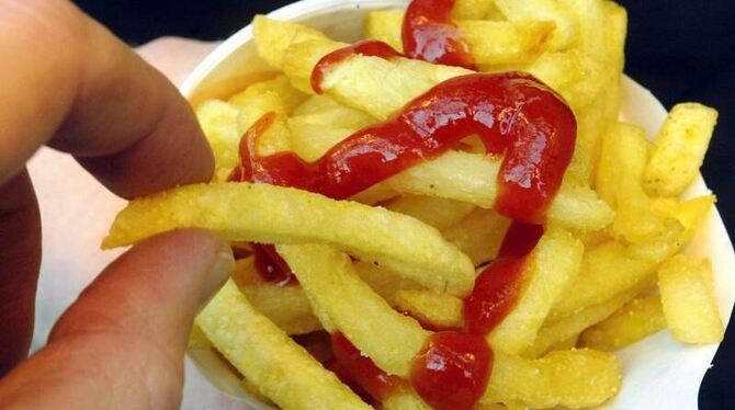 Künftig könnten Pommes frites mit dem ermäßigtem Mehrwertsteuersatz von sieben Prozent besteuert werden. Foto: Foto. Gero Bre