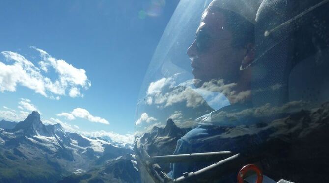 So eine Sicht auf Berge gibt es nur vom Flugzeug aus: Ihr traumhafter Wandersegelflug bleibt Michael Bauer (links) und Dominik S