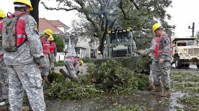 Hurrikan »Isaac« ist Geschichte.: Aufräumarbeiten in New Orleans. Foto:Skip Bolen