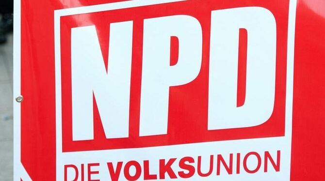 Das Bundesinnenministerium hat nach Medien-Informationen 1200 Seiten Beweismaterial gegen die NPD für ein neues Verbotsverfah