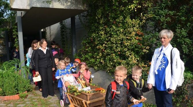 Umzug mit dem Bollerwagen ins neue Kinderhaus in der Marie-Curie-Straße: Der deshalb leer stehende Metzinger Kindergarten Sannen