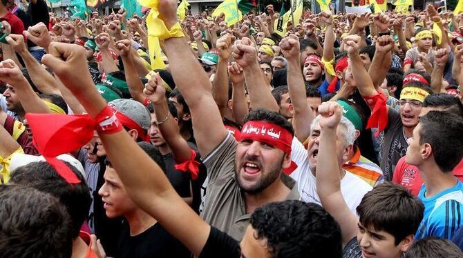 Hisbollah-Anhänger protestieren in Beirut gegen den Film »Unschuld der Muslime«. Foto: Nabil Mounzera