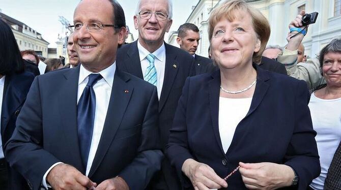 Bundeskanzlerin Angela Merkel und der französische Staatspräsident Francois Hollande im baden-württembergischen Ludwigsburg.