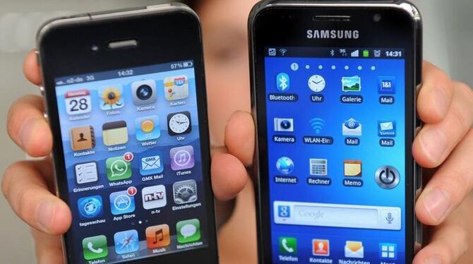 Samsung Galaxy II (r) und Apple iPhone IV: Der große Patentprozess von Apple und Samsung in Kalifornien ist mit der Entscheid