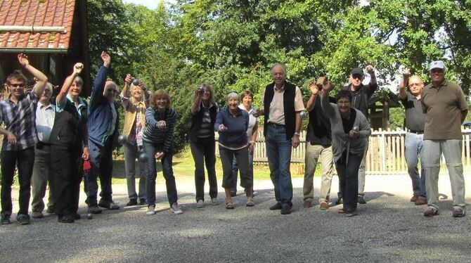 Vive la France! Frankophile treffen sich ein Mal im Monat beim Metzinger Bongertwasen zum Boule-Spielen. FOTO: EG