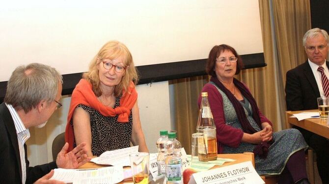 Auf dem Podium diskutierten (von links) Johannes Flothow, Irene Schaefer-Vischer, Christiane Schindler und Walter Herrmann.  FOT