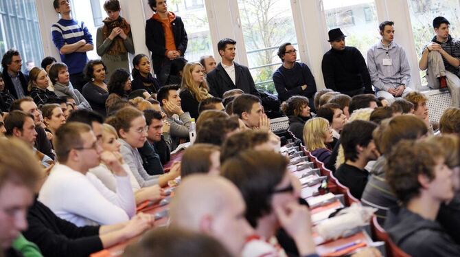 Nicht nur in Berlin, wie auf diesem dpa-Foto, sondern auch in Reutlingen gab es für das neue Wintersemester einen Ansturm auf di