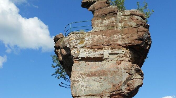 Natur und Mensch haben hier Hand in Hand gearbeitet. Der Drachenfels ist einer der beliebtesten Abenteuerspielplätze im Dahner Felsenland. FOTO: SPERLICH