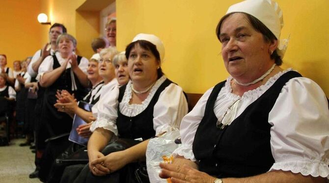 Traditionspflege mit Tracht und Stimme: Chor in Máriahalom. FOTO: LEUSCHKE