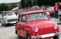 Staunen und fachsimpeln beim Engstinger Oldtimertreffen