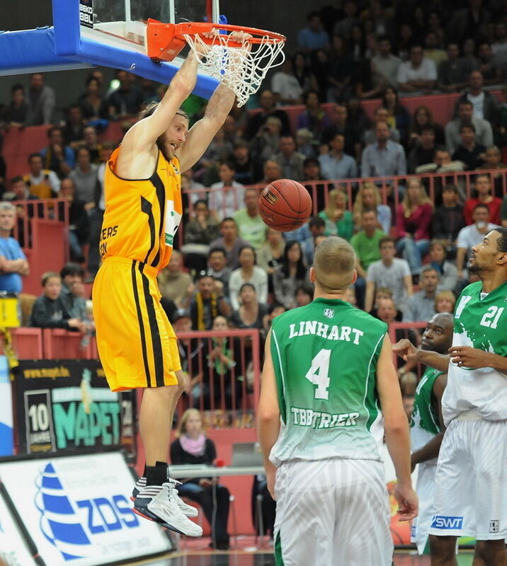 Walter Tigers Tübingen - TBB Trier 66:77